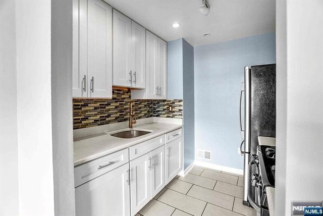 100 Callahan Court, Newark, NJ 07103