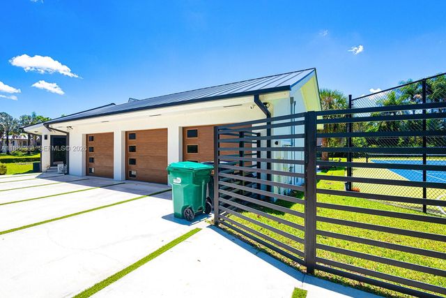 10506 SW 89 Place, Miami, FL 33176