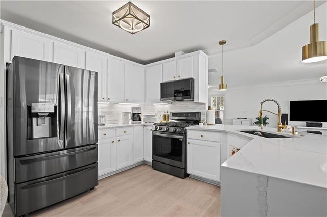 266 Balaban Circle, Woodstock, GA 30188