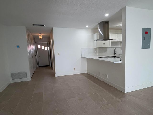 5800 Fernley Drive W 3, West Palm Beach, FL 33415