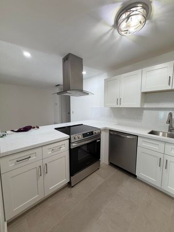 5800 Fernley Drive W 3, West Palm Beach, FL 33415