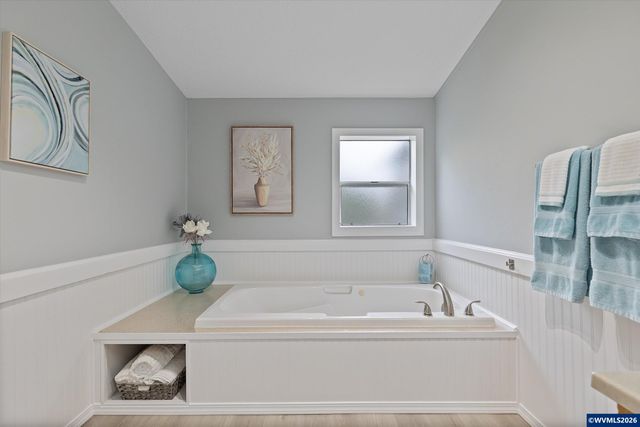 1475 Abbey Ln, Lafayette, OR 97127