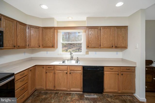 821 EASTOVER PKWY, Locust Grove, VA 22508