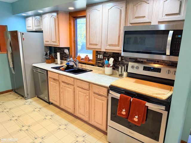 47103 Ladd Avenue, Shelby Twp, MI 48317