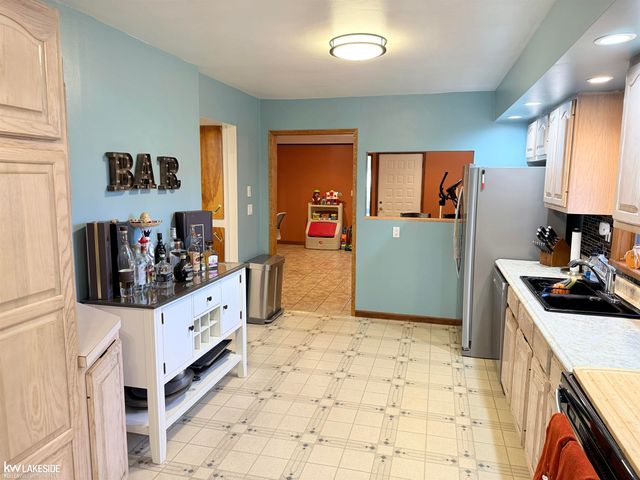 47103 Ladd Avenue, Shelby Twp, MI 48317