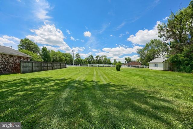 86 S MAIN ST, Dover, PA 17315