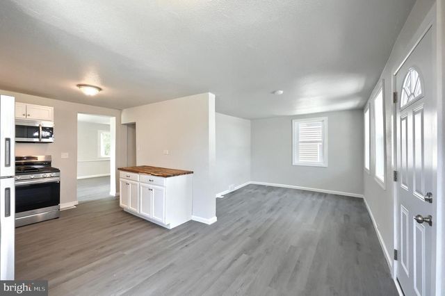 86 S MAIN ST, Dover, PA 17315