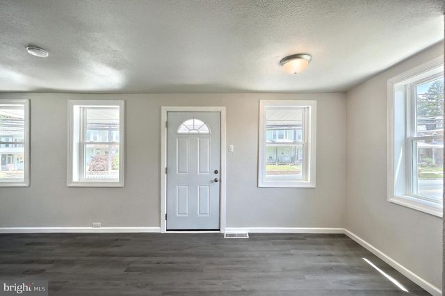 86 S MAIN ST, Dover, PA 17315