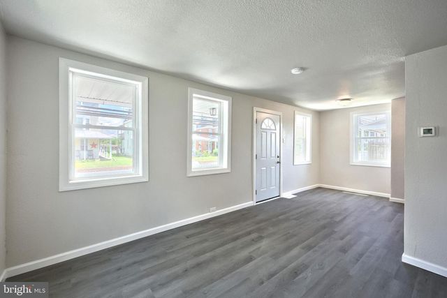 86 S MAIN ST, Dover, PA 17315