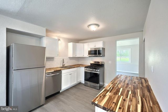86 S MAIN ST, Dover, PA 17315