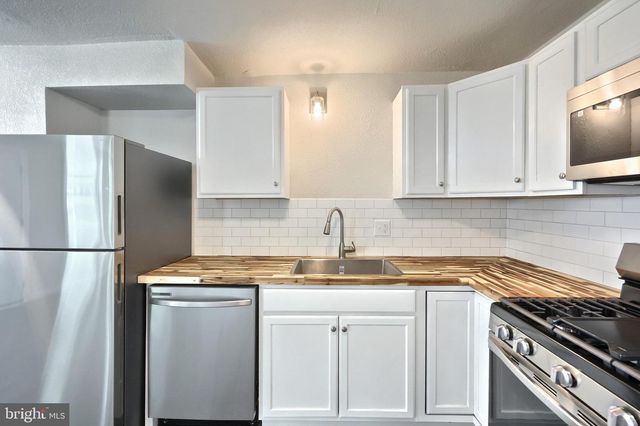 86 S MAIN ST, Dover, PA 17315