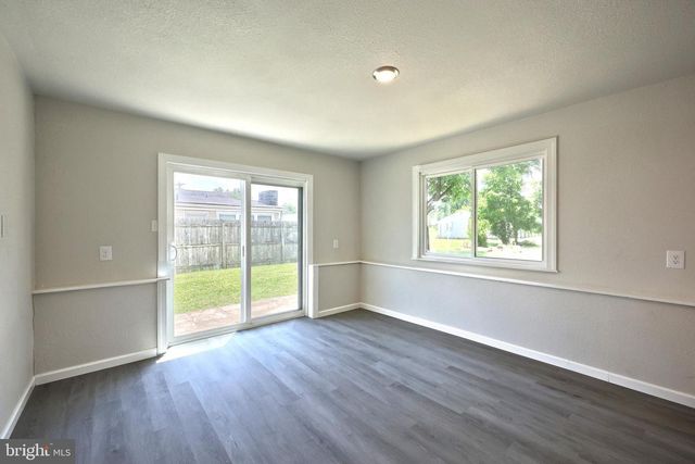 86 S MAIN ST, Dover, PA 17315