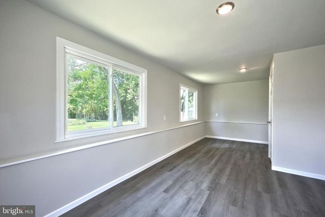 86 S MAIN ST, Dover, PA 17315
