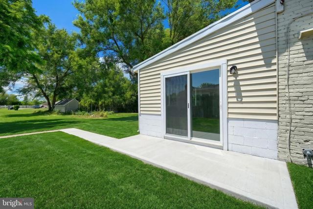 86 S MAIN ST, Dover, PA 17315