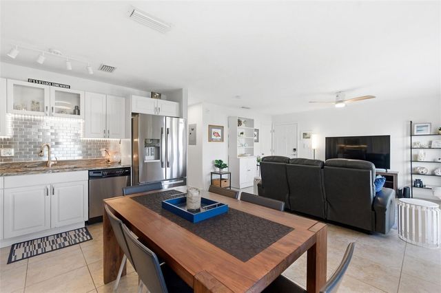 5174 BEACH DRIVE SE D, St Petersburg, FL 33705