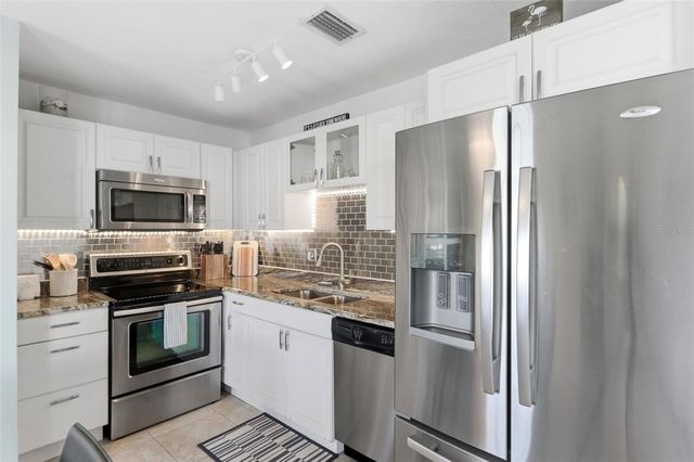 5174 BEACH DRIVE SE D, St Petersburg, FL 33705