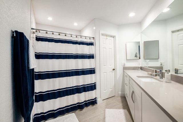 3 Lexington Lane E A, Palm Beach Gardens, FL 33418