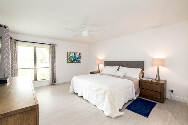 3 Lexington Lane E A, Palm Beach Gardens, FL 33418