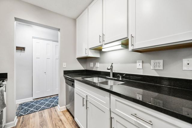 3150 Excelsior Boulevard 101, Minneapolis, MN 55416