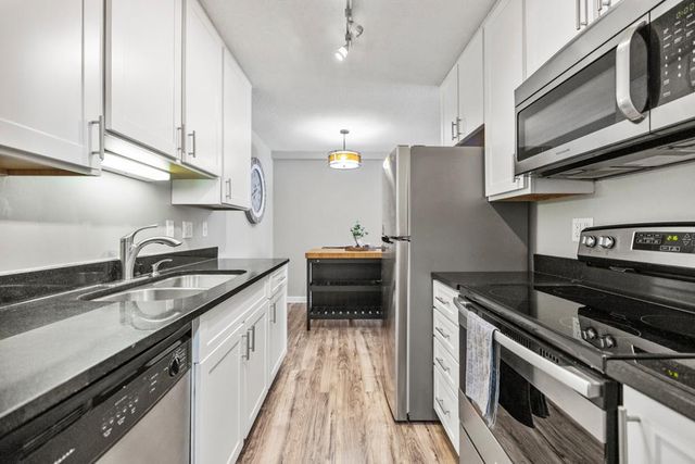 3150 Excelsior Boulevard 101, Minneapolis, MN 55416