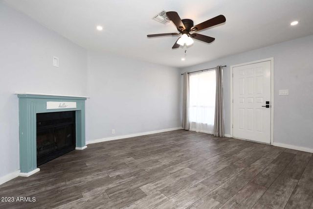 522 W BLACKHAWK Drive 4, Phoenix, AZ 85027