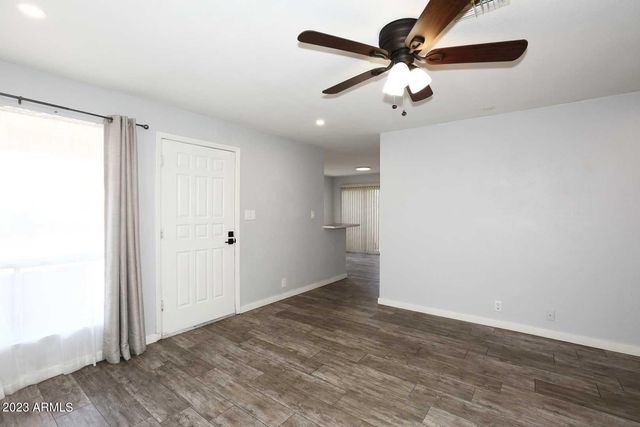 522 W BLACKHAWK Drive 4, Phoenix, AZ 85027