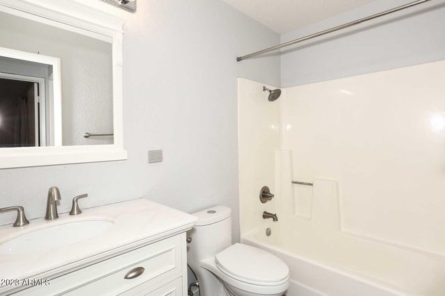 522 W BLACKHAWK Drive 4, Phoenix, AZ 85027
