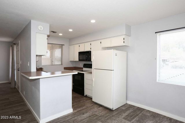 522 W BLACKHAWK Drive 4, Phoenix, AZ 85027