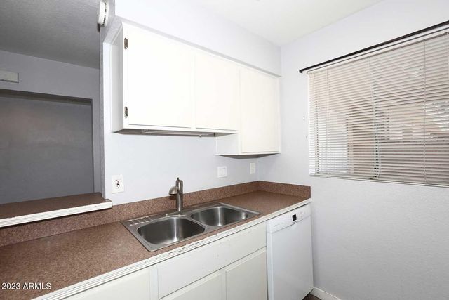522 W BLACKHAWK Drive 4, Phoenix, AZ 85027