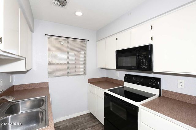 522 W BLACKHAWK Drive 4, Phoenix, AZ 85027