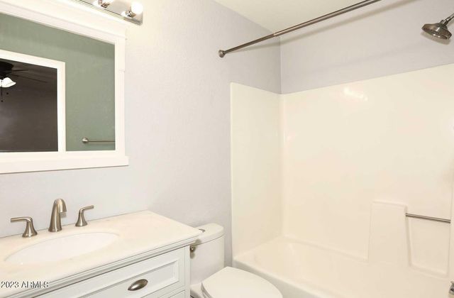 522 W BLACKHAWK Drive 4, Phoenix, AZ 85027