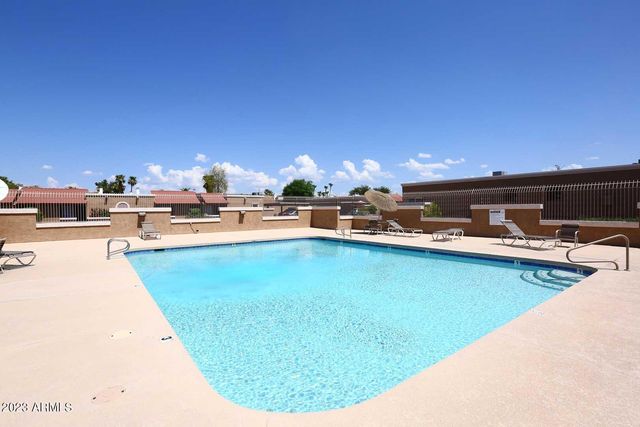 522 W BLACKHAWK Drive 4, Phoenix, AZ 85027