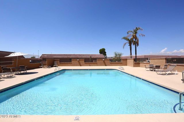522 W BLACKHAWK Drive 4, Phoenix, AZ 85027