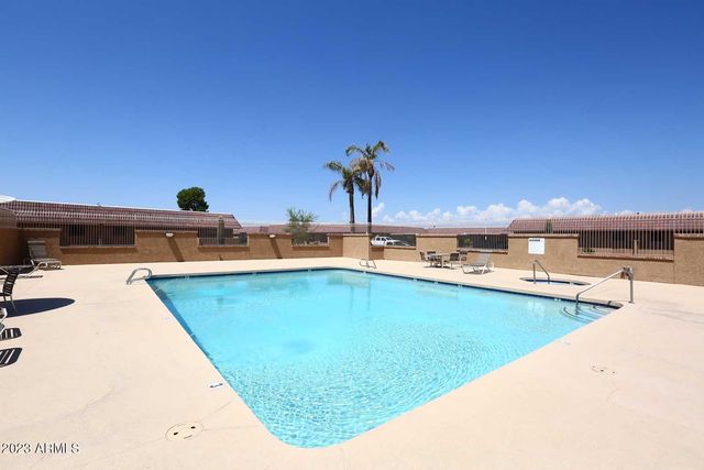 522 W BLACKHAWK Drive 4, Phoenix, AZ 85027