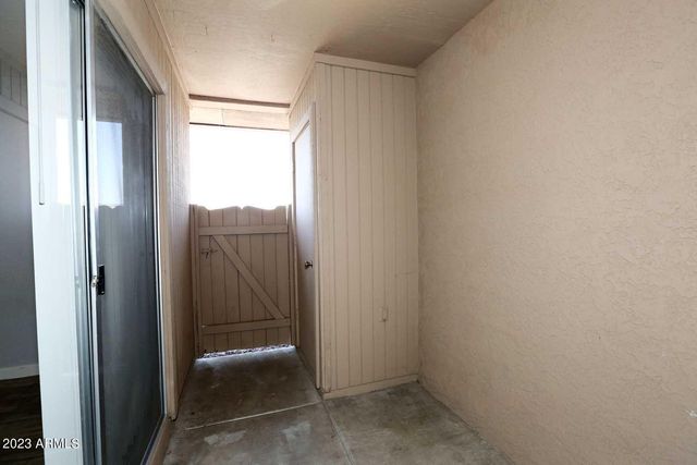 522 W BLACKHAWK Drive 4, Phoenix, AZ 85027