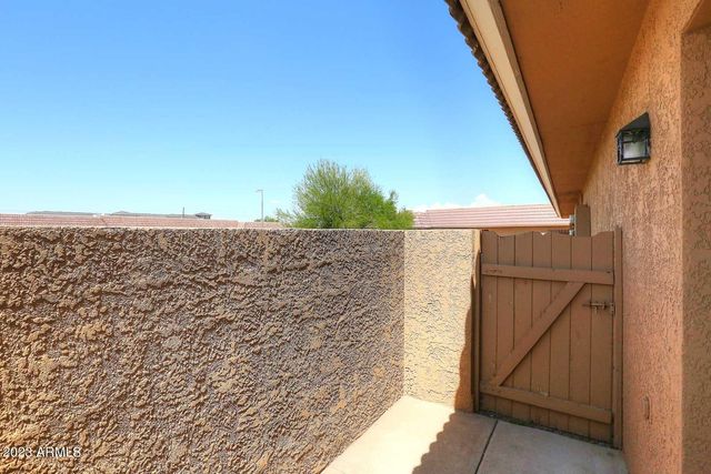522 W BLACKHAWK Drive 4, Phoenix, AZ 85027