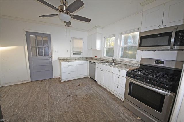 26 Woodland RD, Hampton, VA 23663