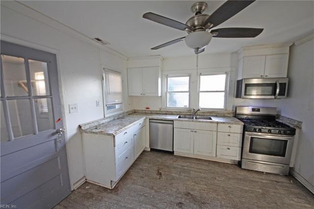 26 Woodland RD, Hampton, VA 23663