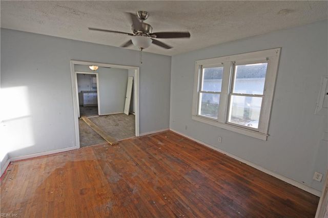 26 Woodland RD, Hampton, VA 23663