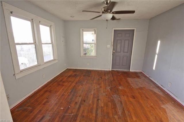 26 Woodland RD, Hampton, VA 23663