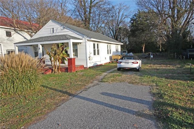 26 Woodland RD, Hampton, VA 23663