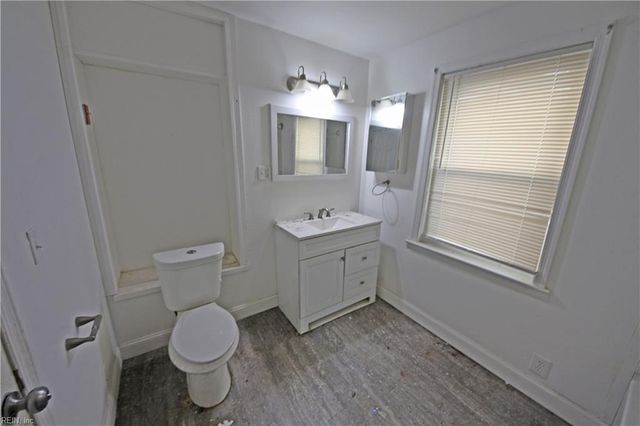 26 Woodland RD, Hampton, VA 23663