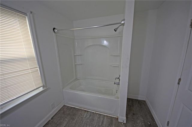 26 Woodland RD, Hampton, VA 23663