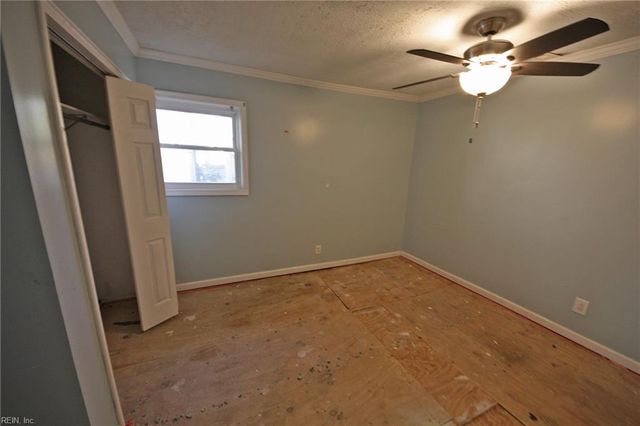 26 Woodland RD, Hampton, VA 23663