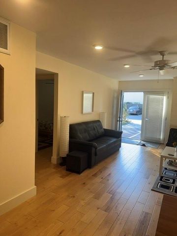 909 Reinli ST 136, Austin, TX 78751