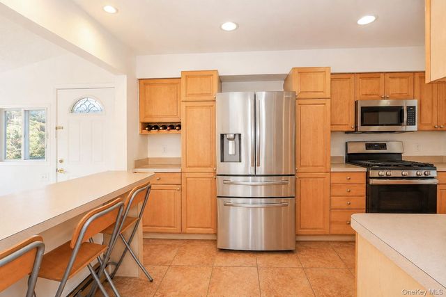 210 Dairy Lane, New Windsor, NY 12553
