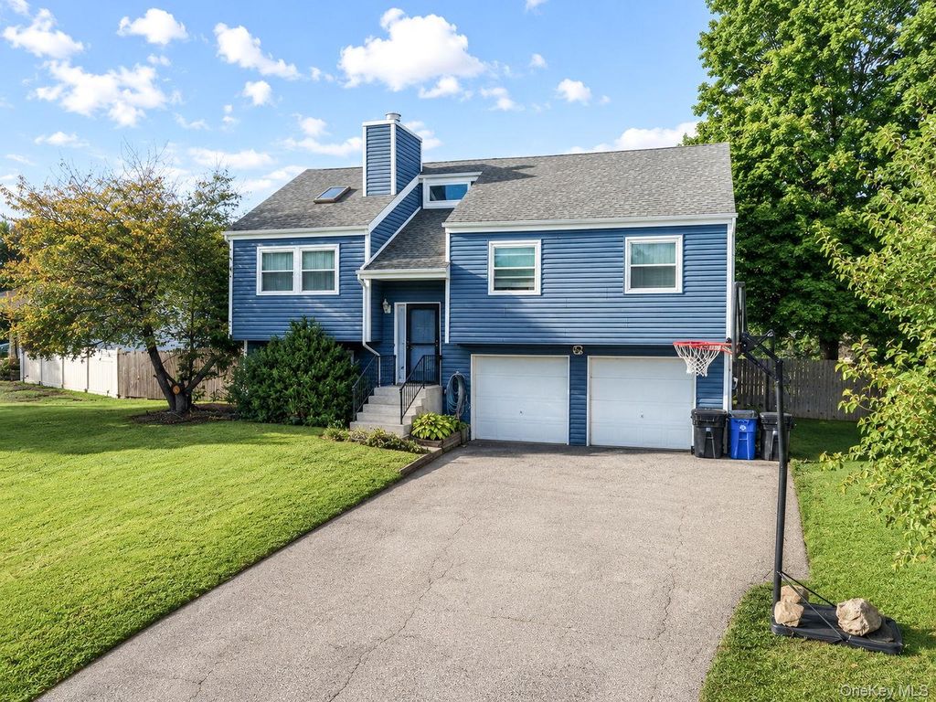 210 Dairy Lane, New Windsor, NY 12553 — photo 2