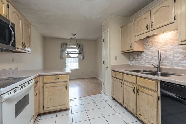 8412 CREEK FRONT DR, Memphis, TN 38016