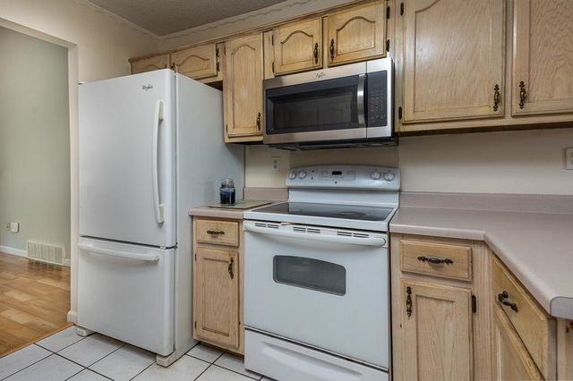8412 CREEK FRONT DR, Memphis, TN 38016