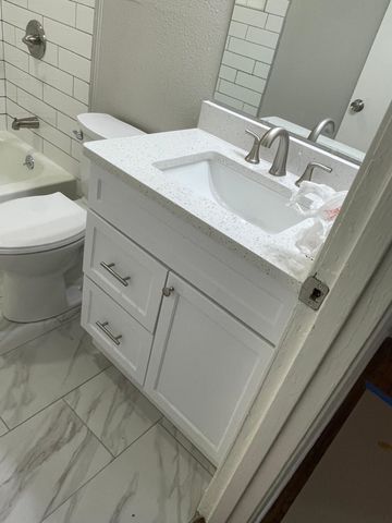 866 COLONIAL RD, Memphis, TN 38117